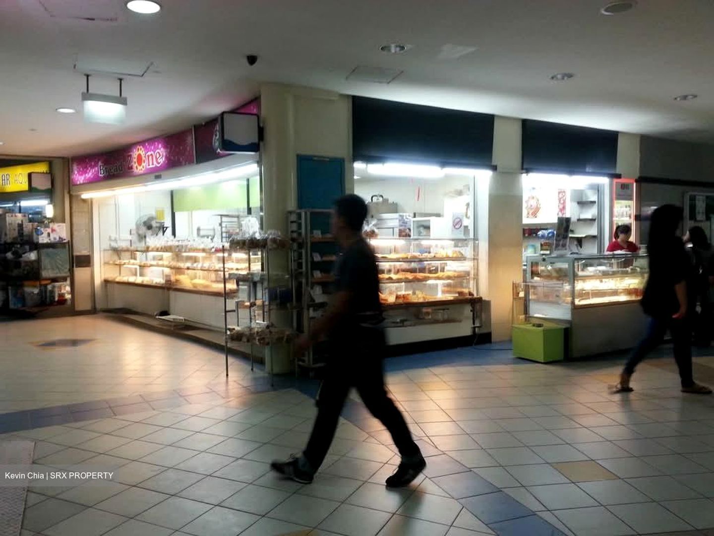 Elias Mall (D18), Retail #560600451